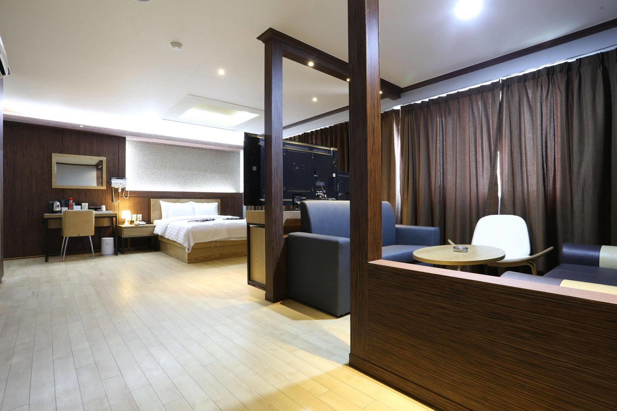 Y Ocean Hotel ยอซู ภายนอก รูปภาพ