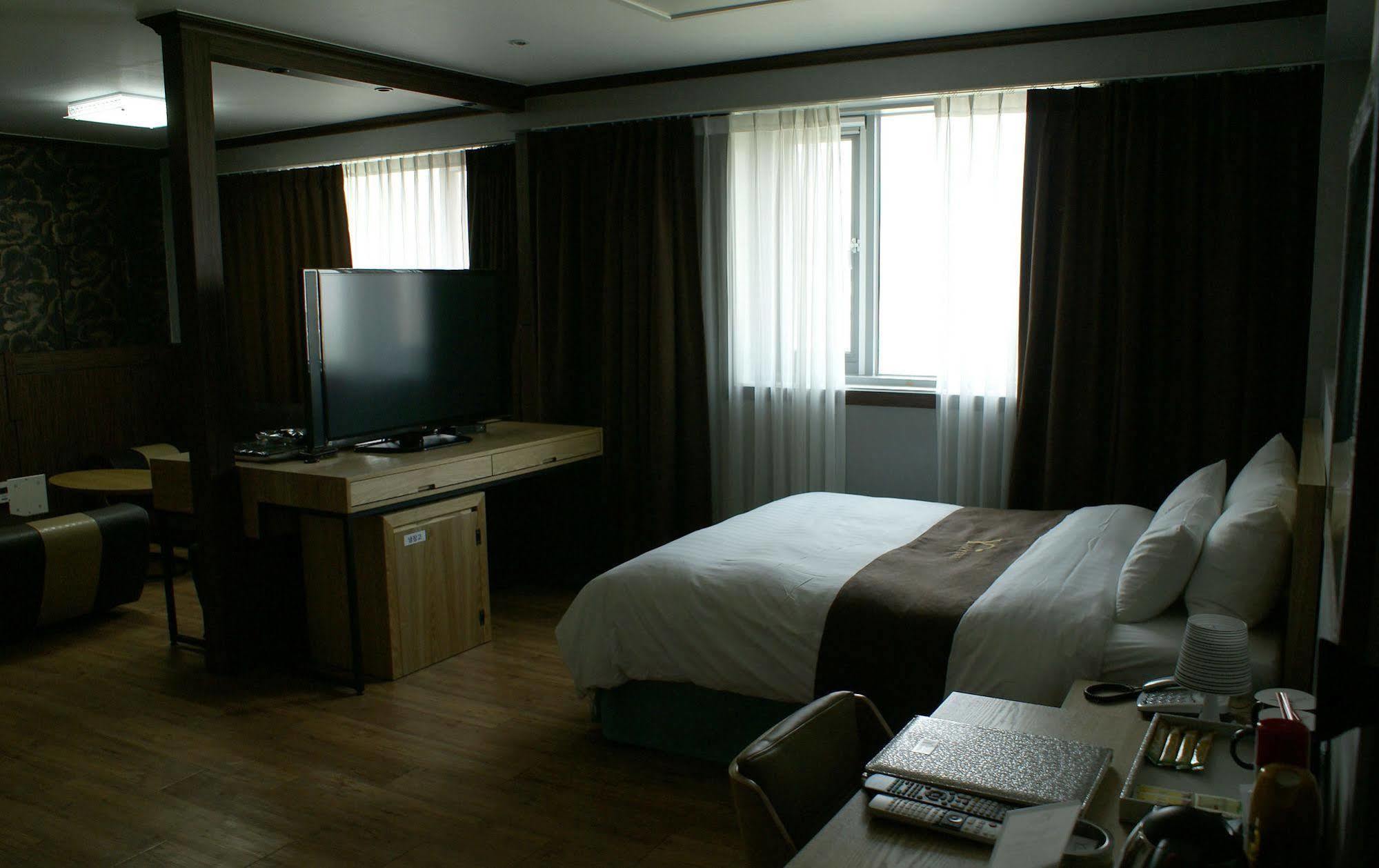 Y Ocean Hotel ยอซู ภายนอก รูปภาพ