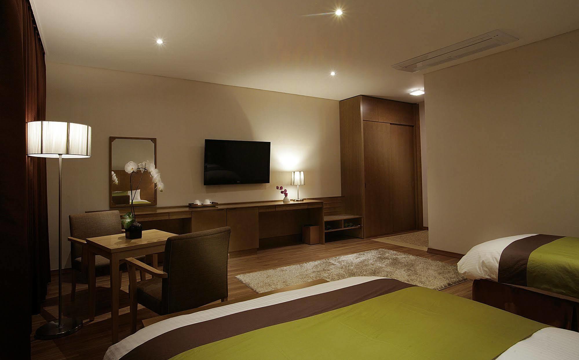 Y Ocean Hotel ยอซู ภายนอก รูปภาพ